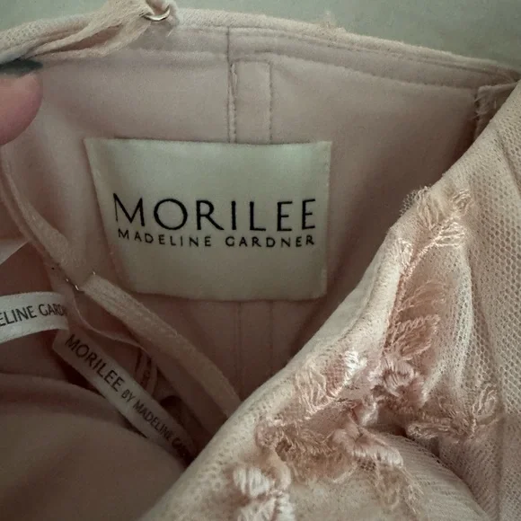 Elegant Pink Tulle Gown - Picture 4 of 5